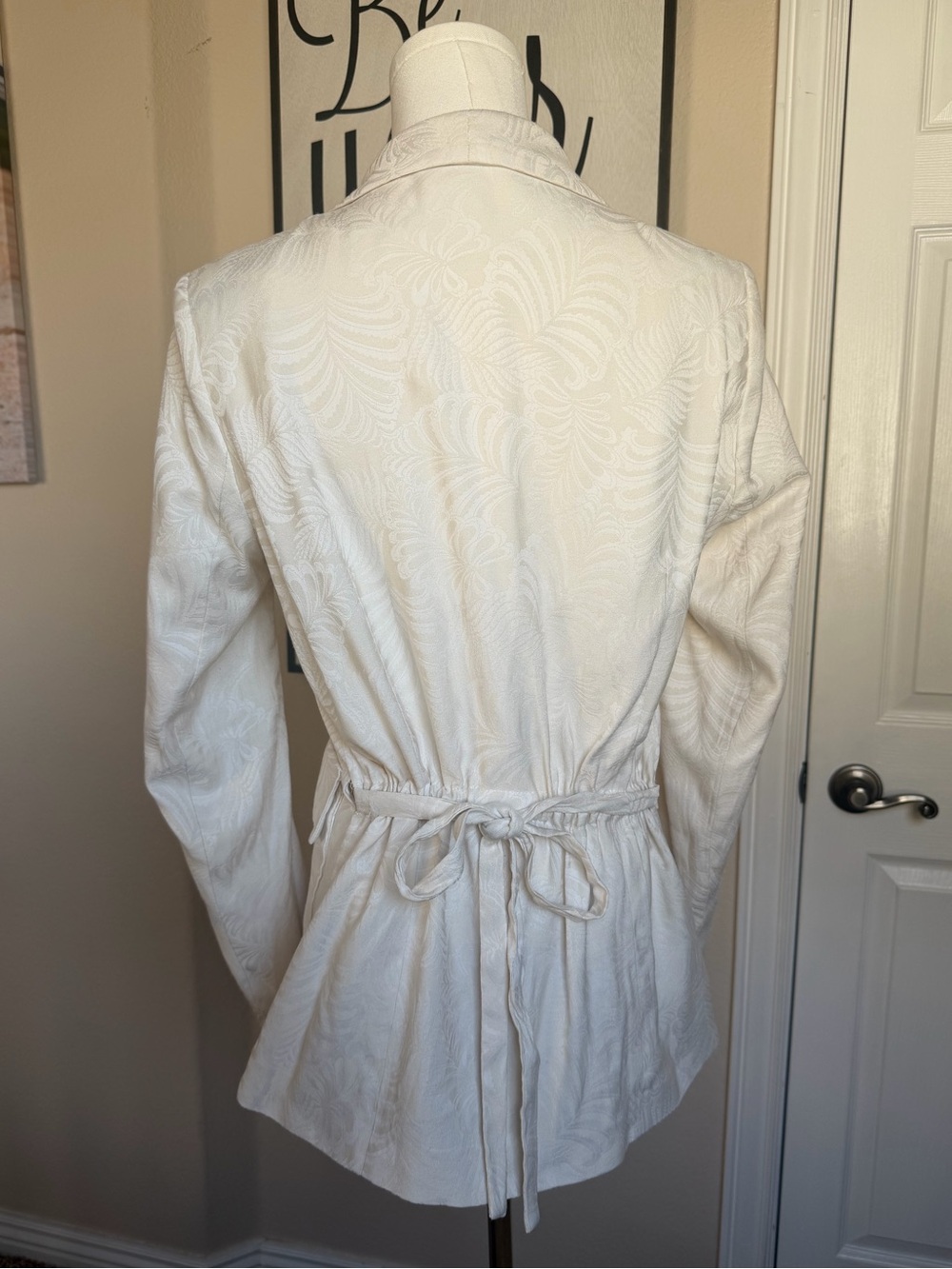 H&M Cream Textured Single-Button Blazer Jacket - Picture 2 of 4